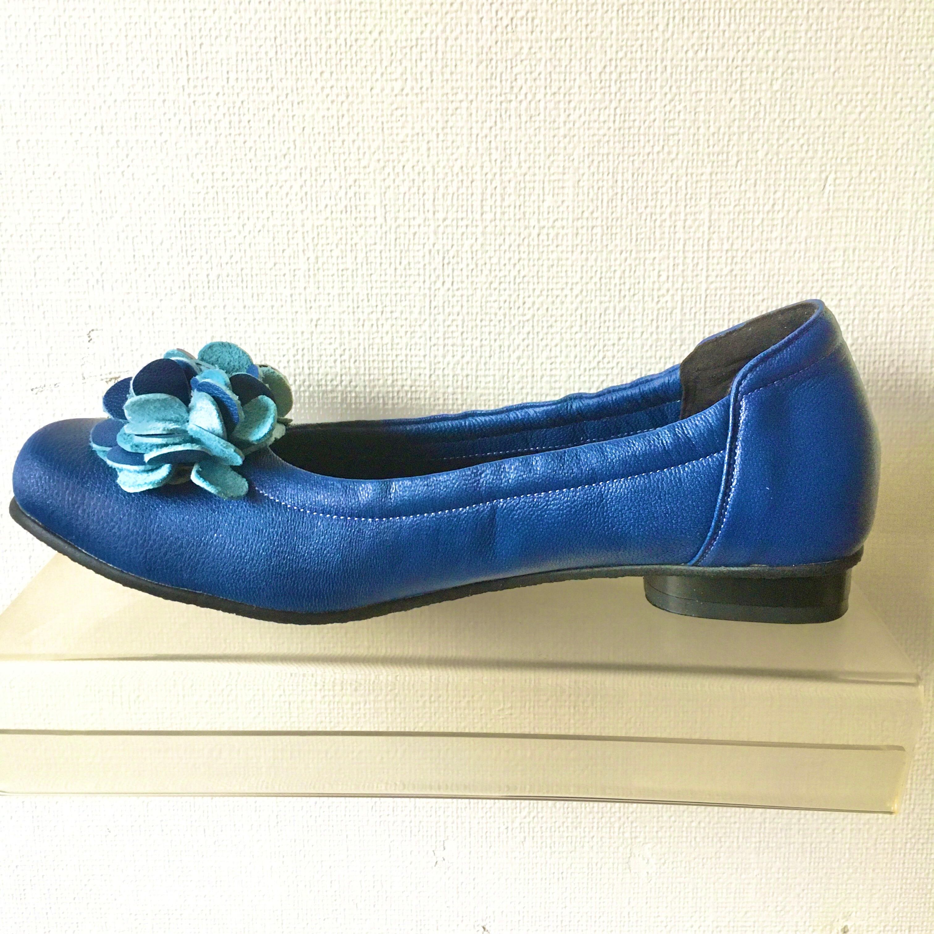 花飾りシャーリングフラットパンプス