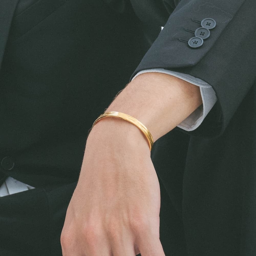 sculpted bangle (gold) #b70 | garcia