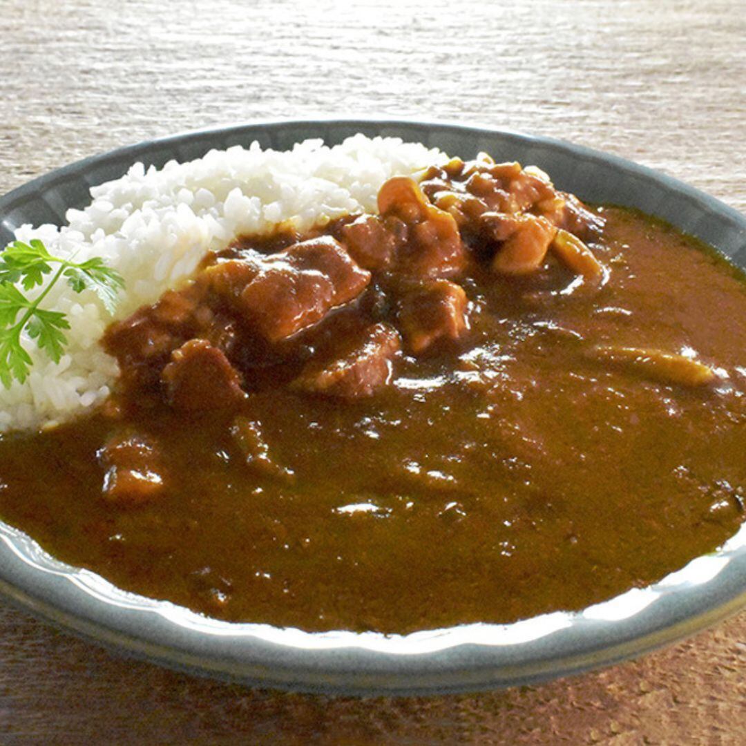 石ちゃんまいう～!! ぶーぶーカレー」中辛＜ポークカレー＞ | 平和食品