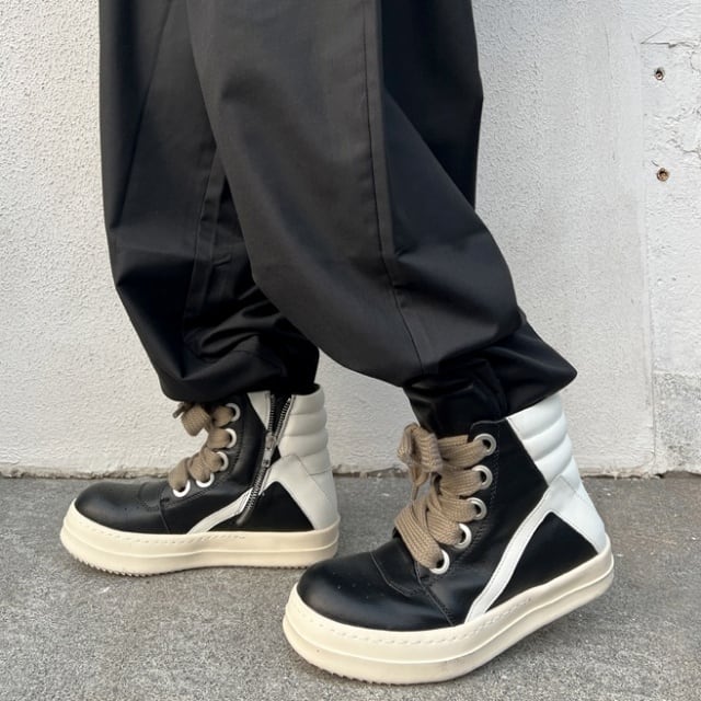 【予約販売】スニーカー ハイカット 厚底 レザー 靴 バイカラー 太紐 白 黒 ブラック ホワイト スポーティー お洒落 カジュアル ストリート 24cm/24.5cm/25cm/25.5cm/26cm/26.5cm/27cm