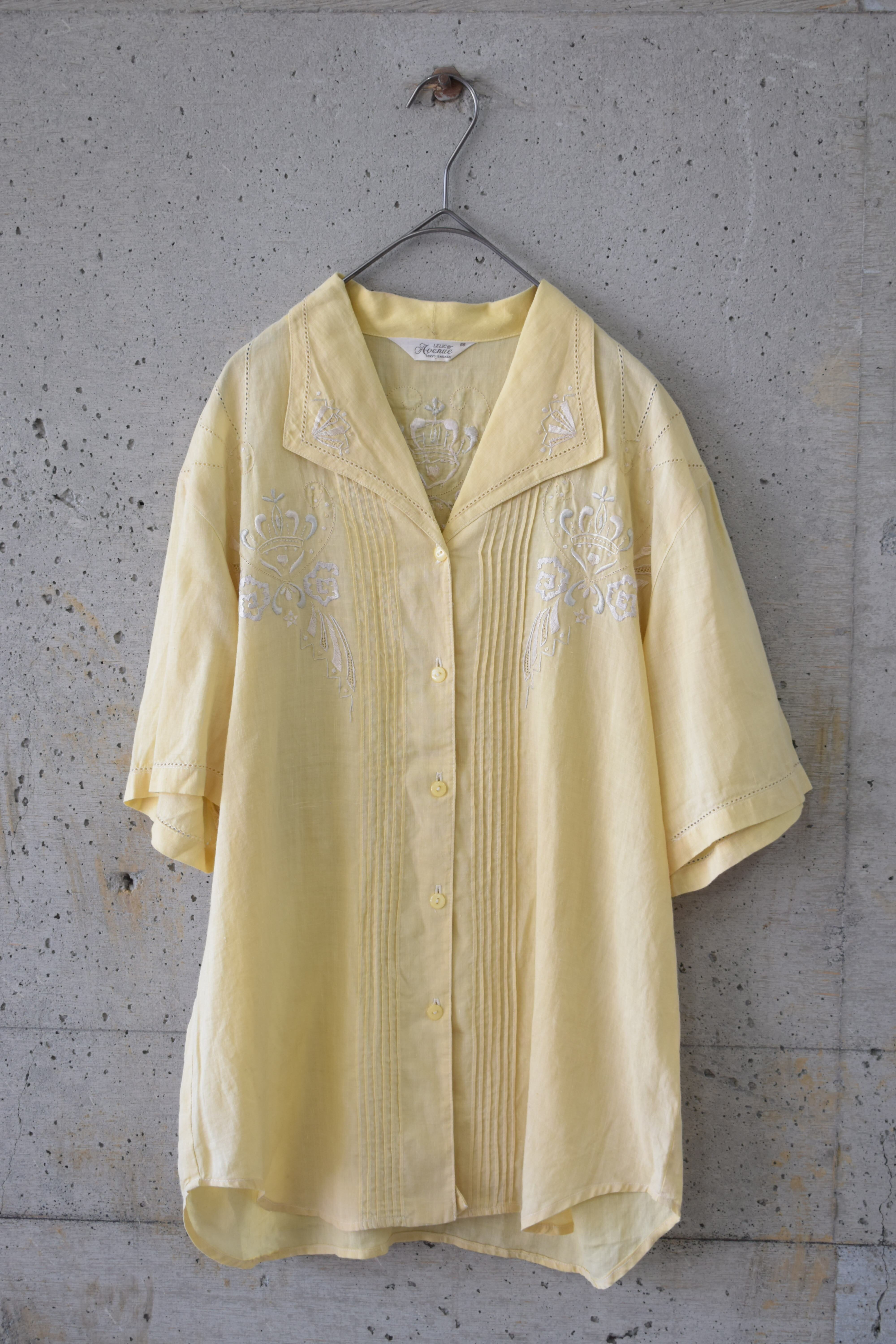 Embroidered and cutwork open-collar shirt
