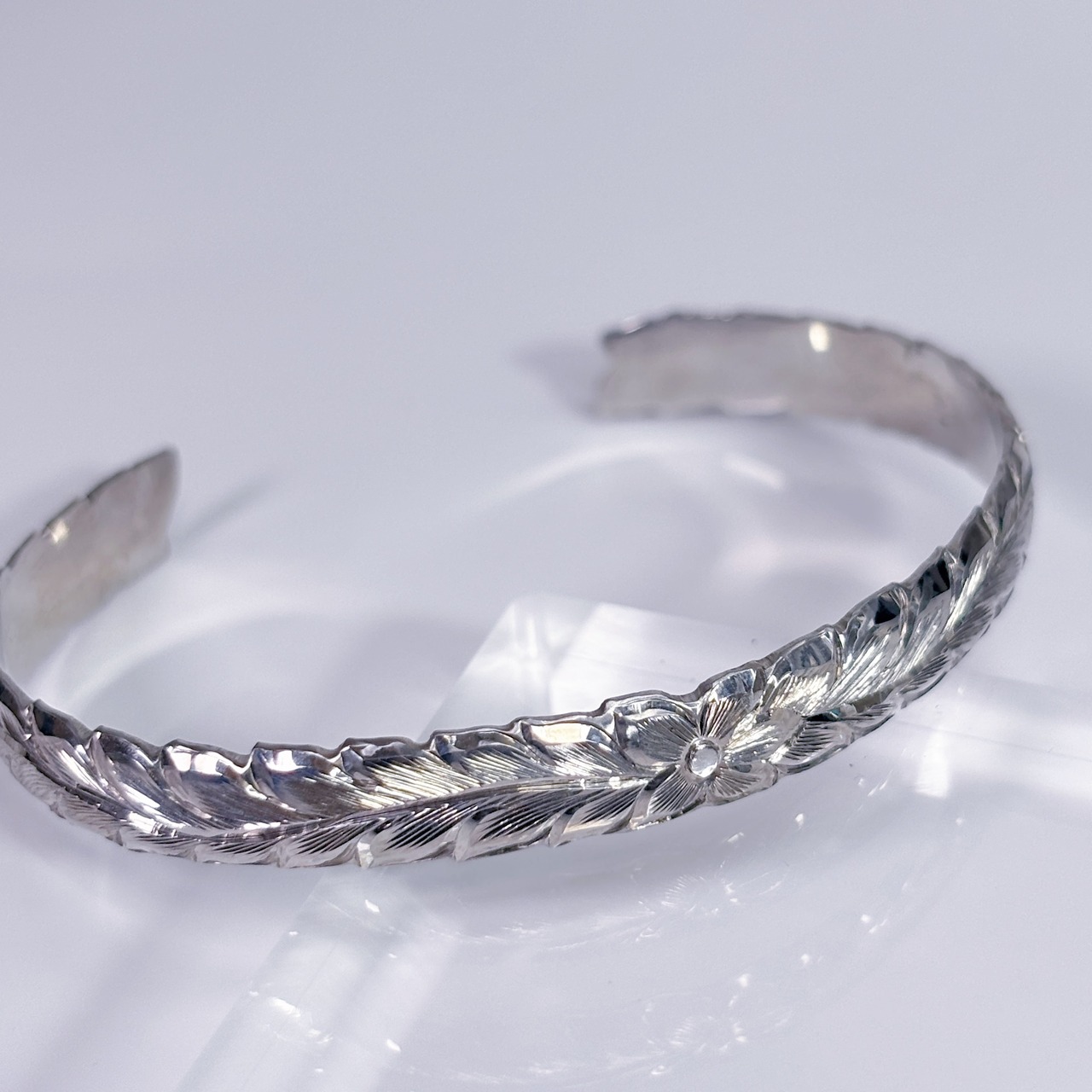 Long Maile Bangle