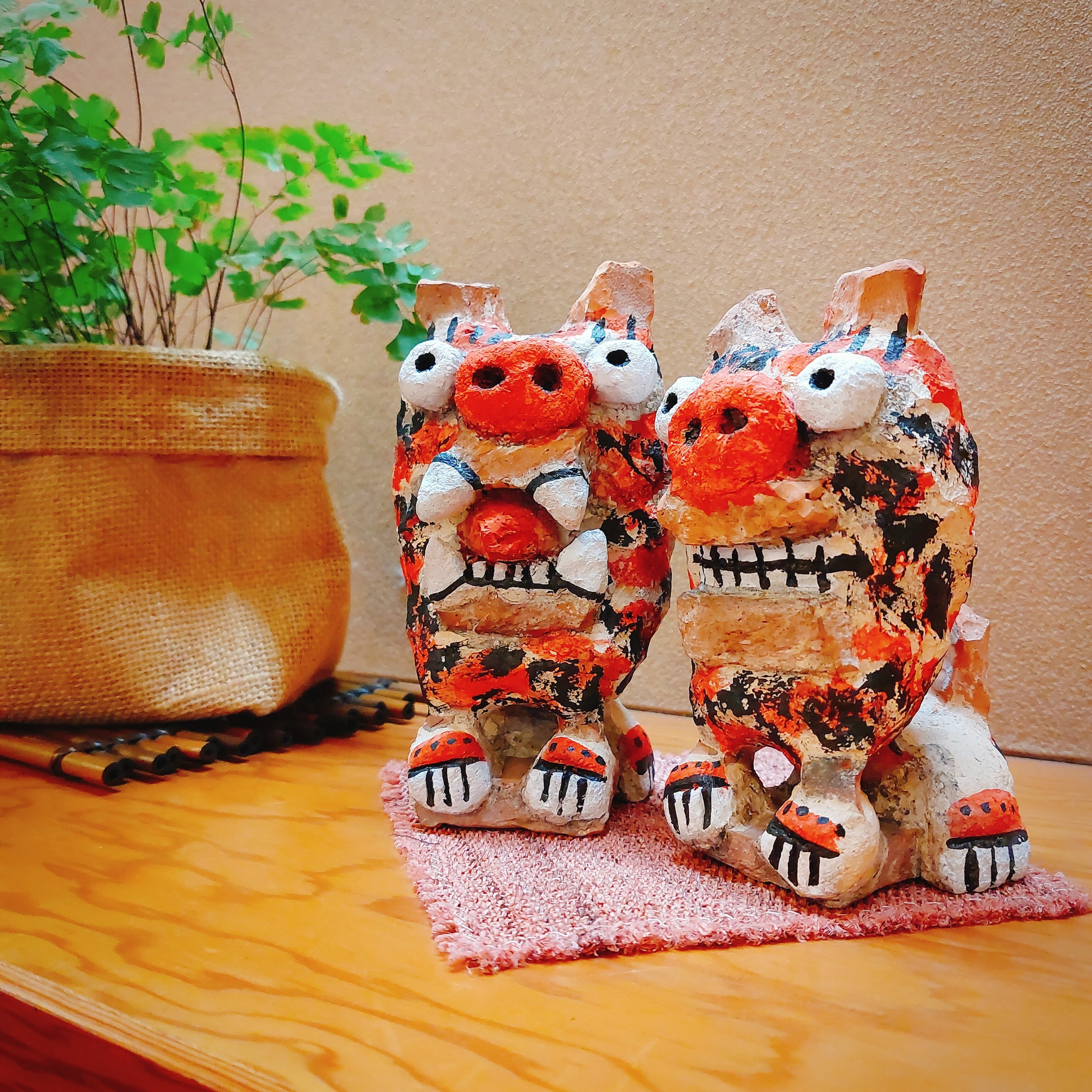 宮下ゆきこ 漆喰ペアシーサー 赤 | Gellery Shop 芭蕉