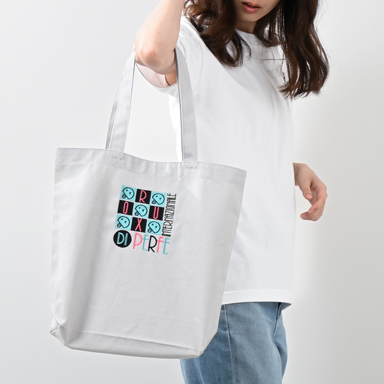 マルチロゴ刺繍キャンバストート