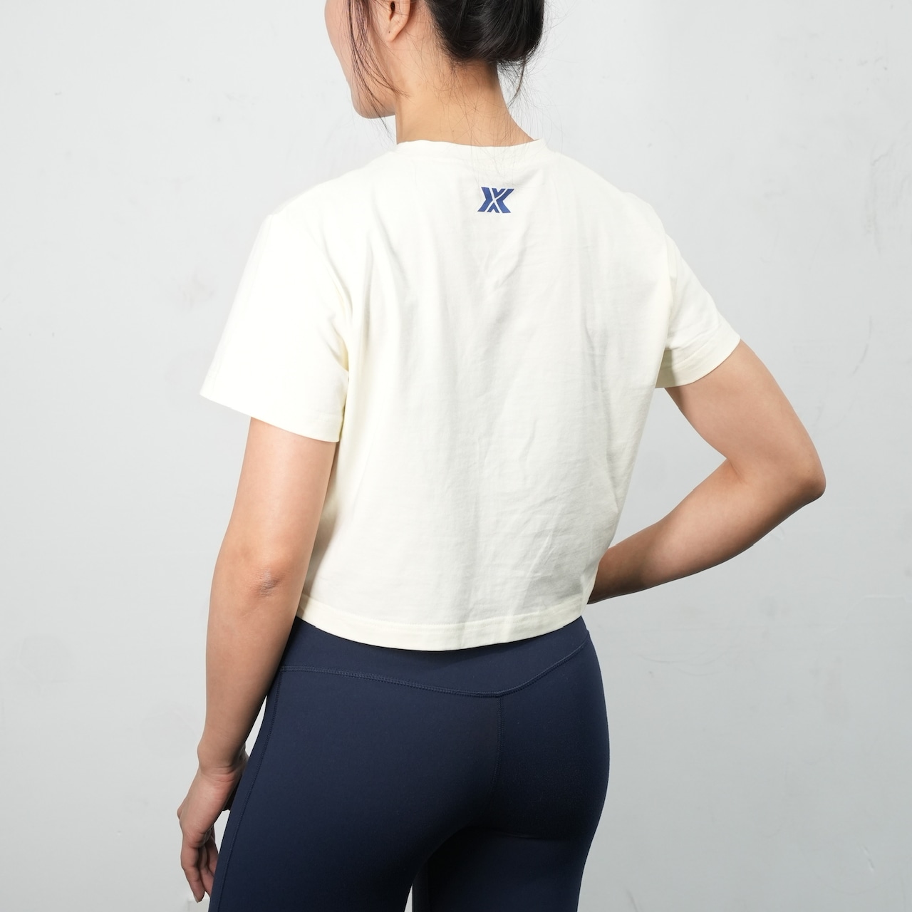 XPODIUM BASIC LOGO クロップドTシャツ