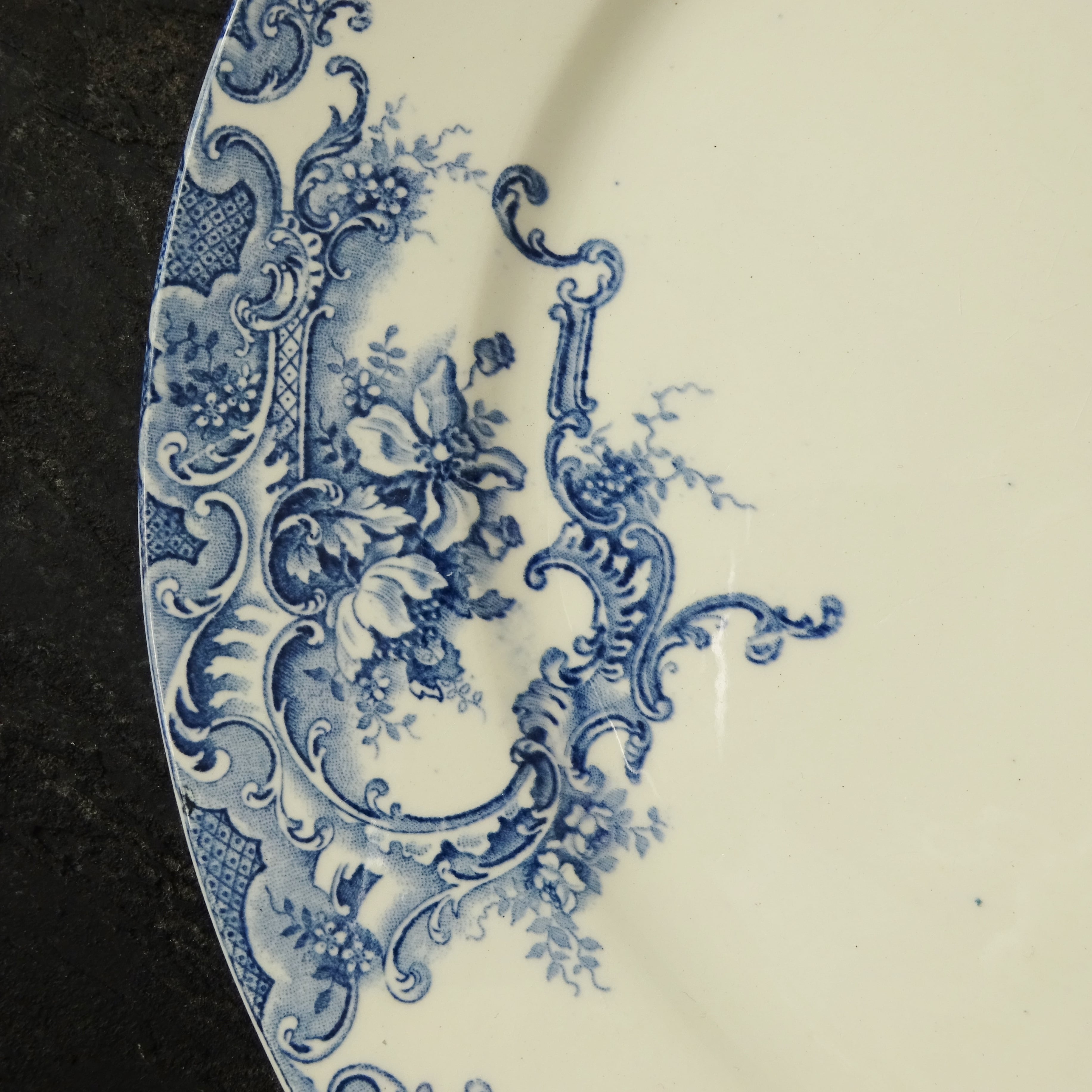 BFK Boch Frères Keramis  modèle《DAUPHIN》assiette plate (A)