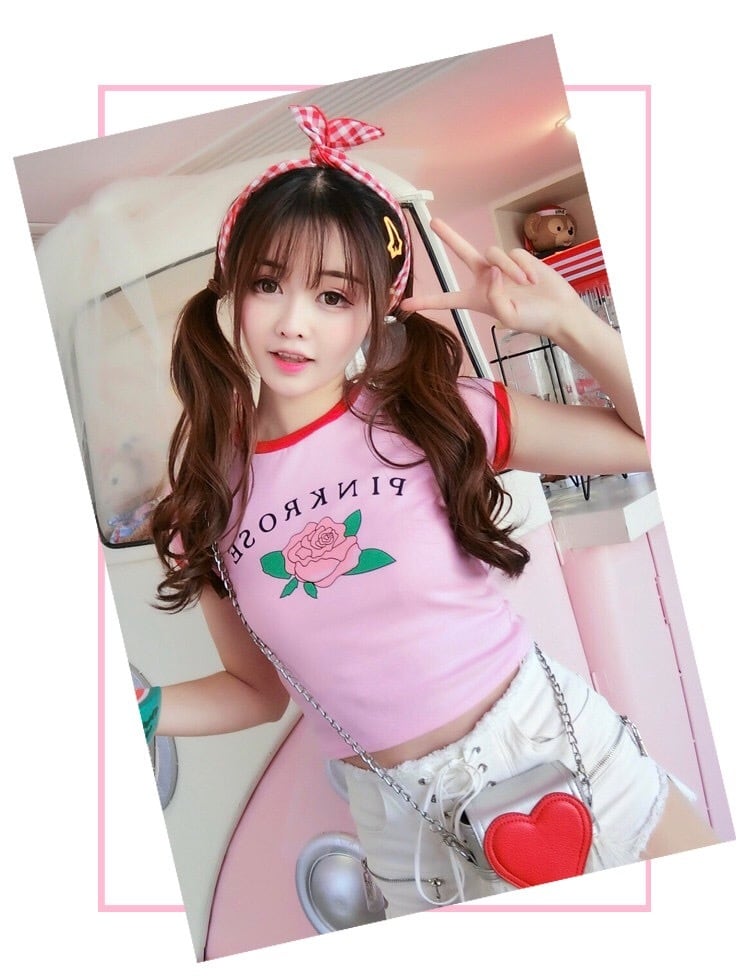 ピンク Tシャツ トップス 半袖 バラ 薔薇 ローズ 花柄 赤 カジュアル