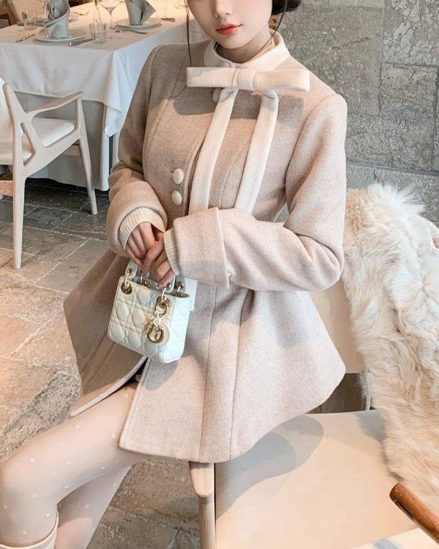 ドールカラーペプラムフレアタックコート　25W08206