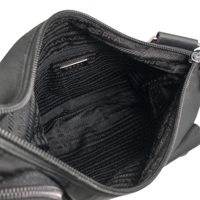 PRADA プラダ ショルダーバッグ ブラック トライアングルロゴ ナイロン フロントバックル vintage ヴィンテージ オールド h7n4ka