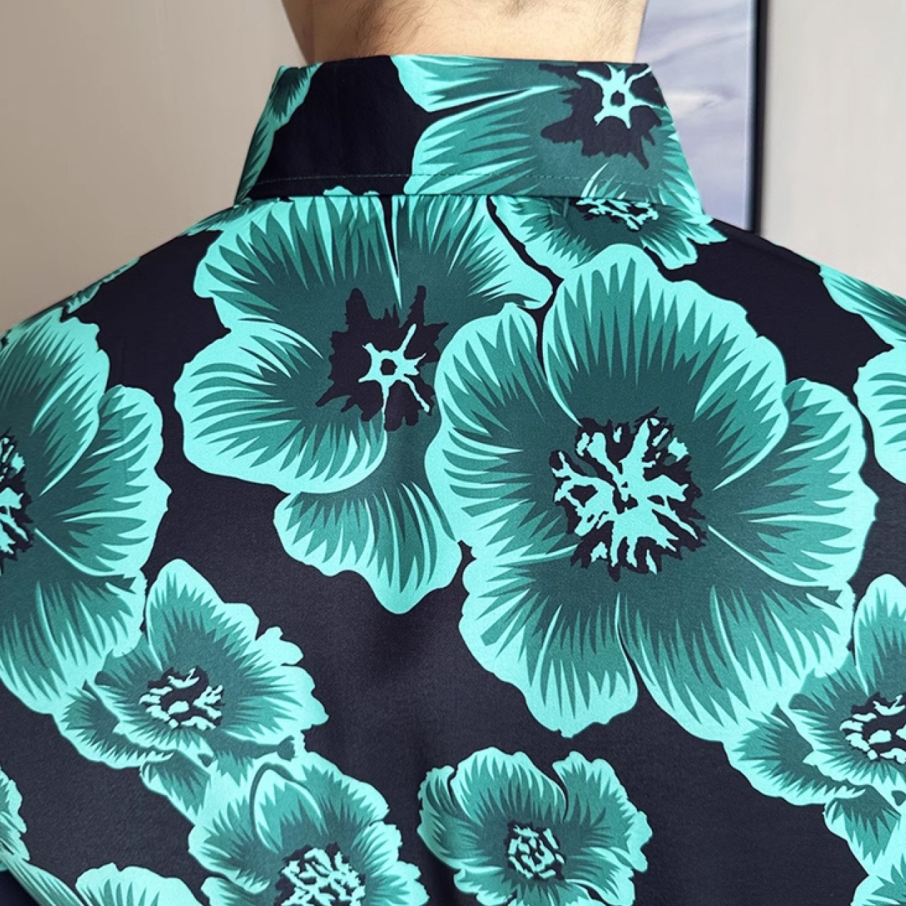 ファッショントレンドを意識したスリムフィットシャツ　SH007