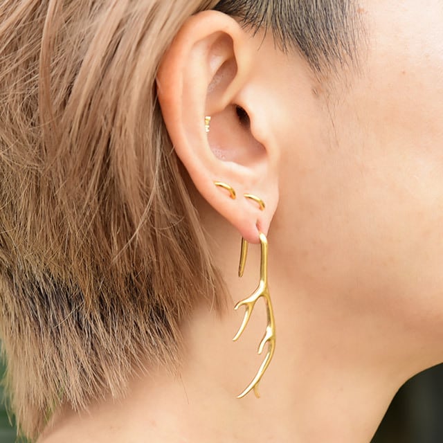 ボディピアス 12g ゴールド Deer horn インパクト大 フックピアス