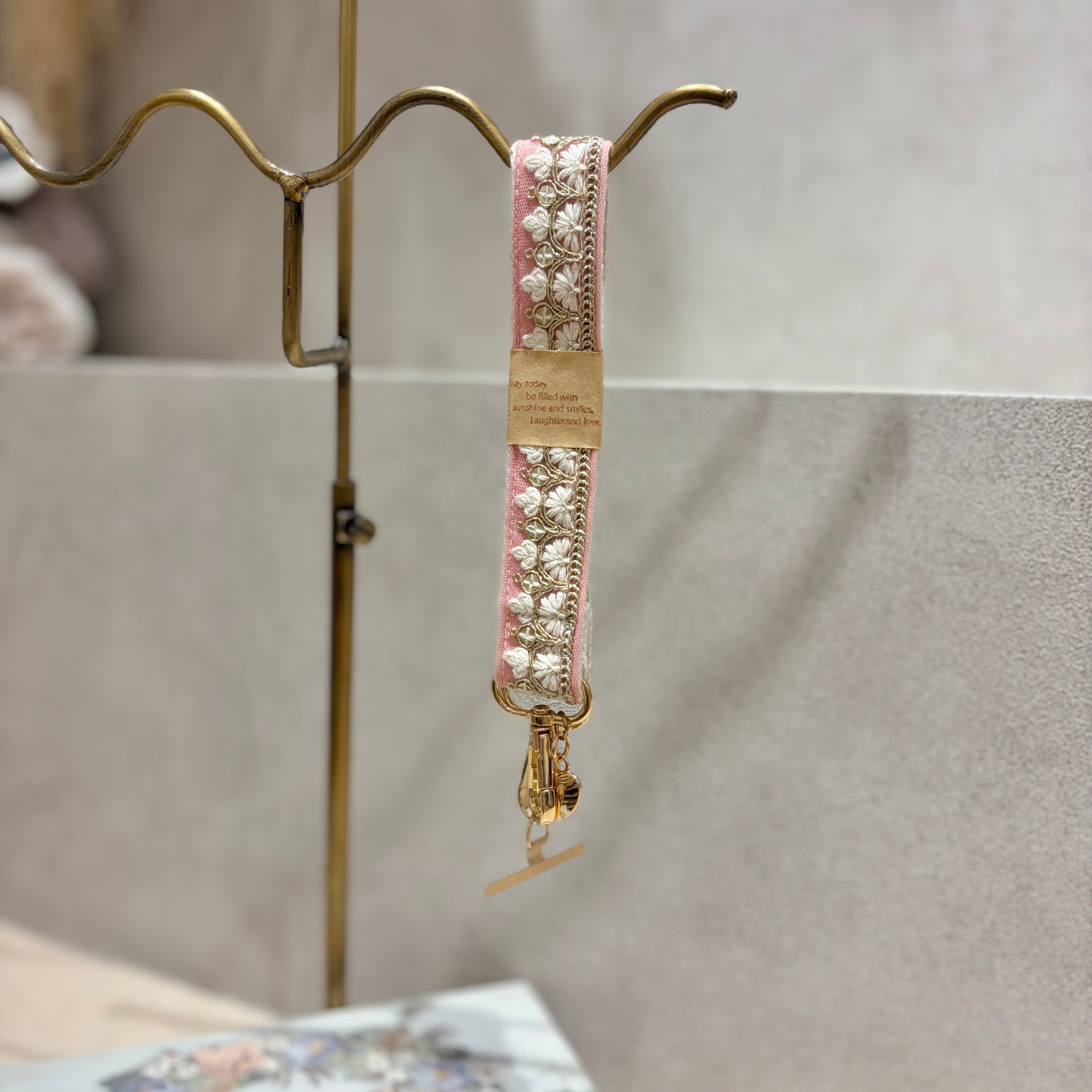 インド刺繍リボン　ハンドストラップ　(A54-9-130)⑦