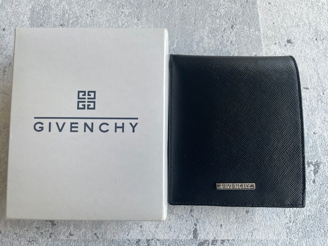 GIVENCHY ロゴシルバープレート 折財布 箱付き