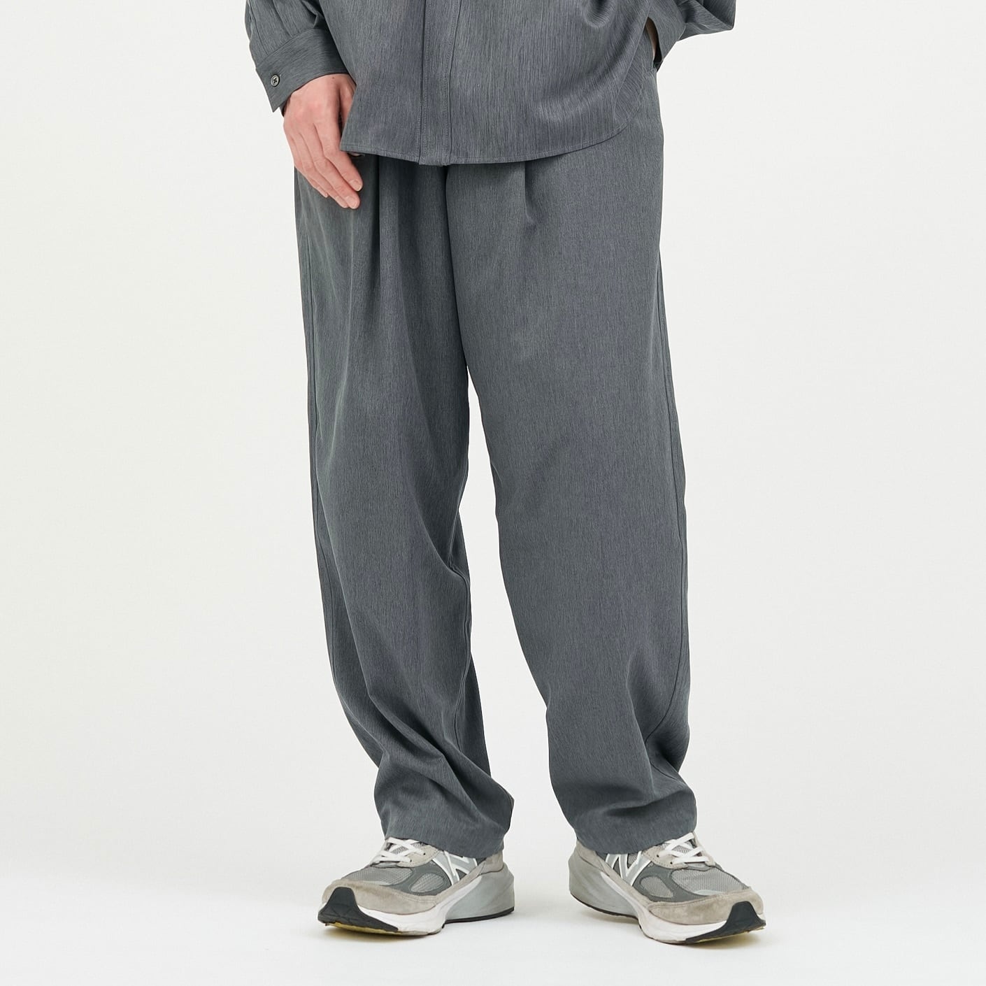 FreshService｜COOLFIBER TWO TUCK EASY PANTS | 眠家オンラインストア