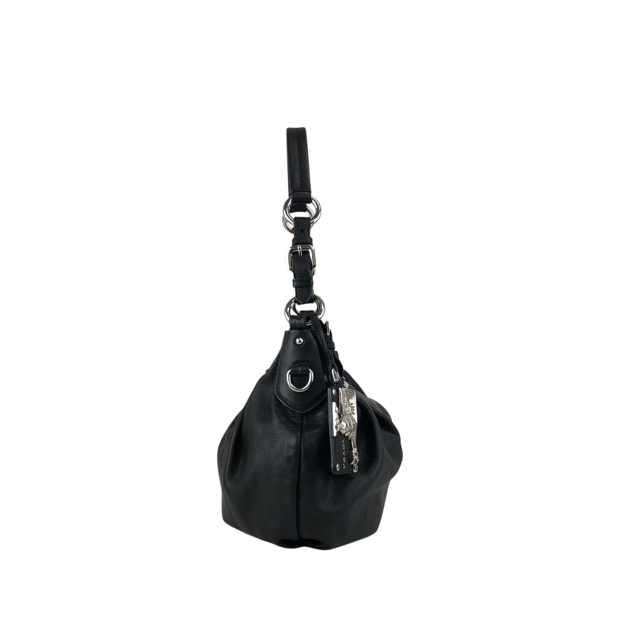 PRADA バッグ　ヴィンテージ PRADA プラダ ショルダーバッグ ブラック ロゴ型押し レザー vintage