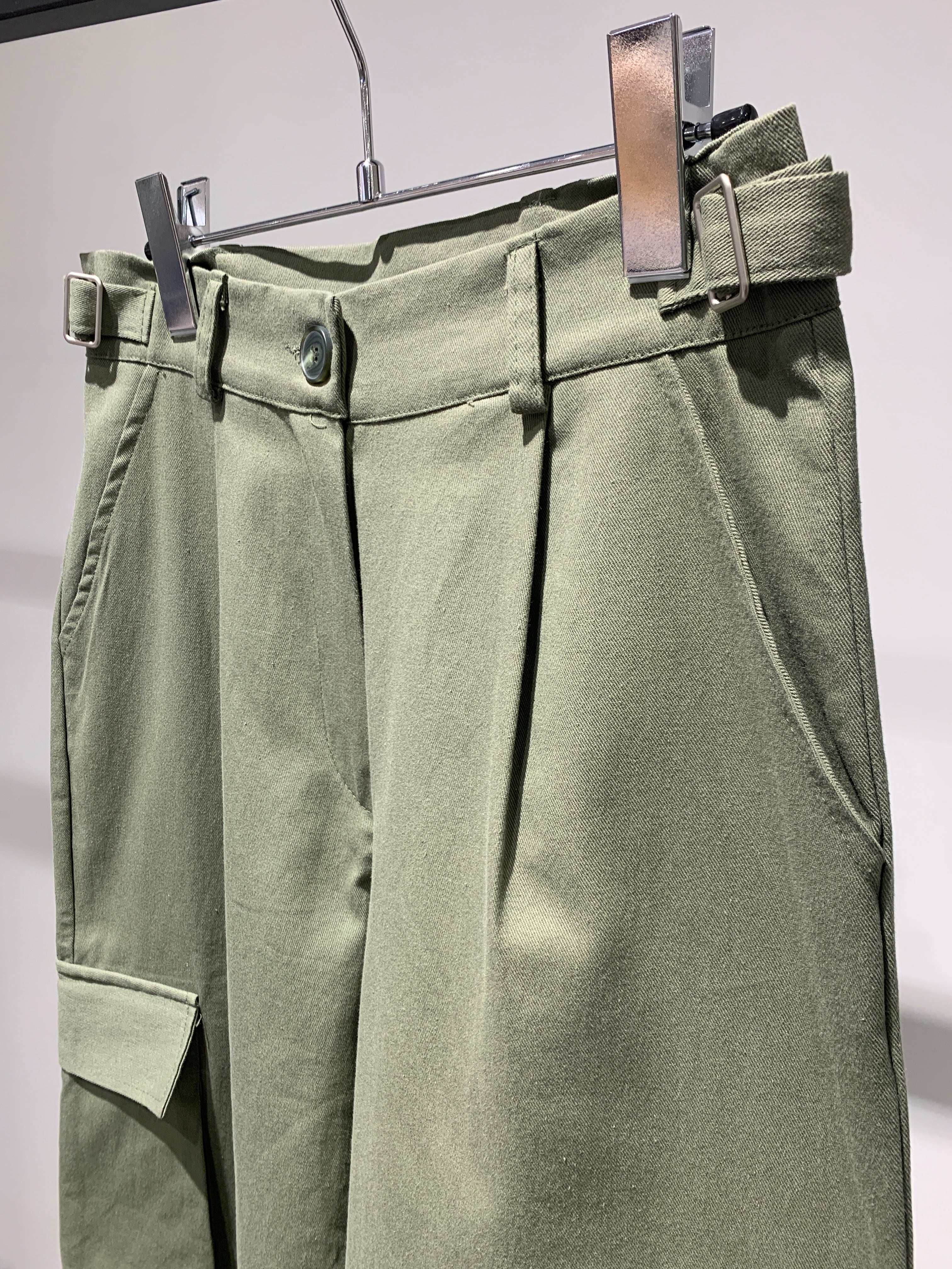 tuck cargo semi-wide pants