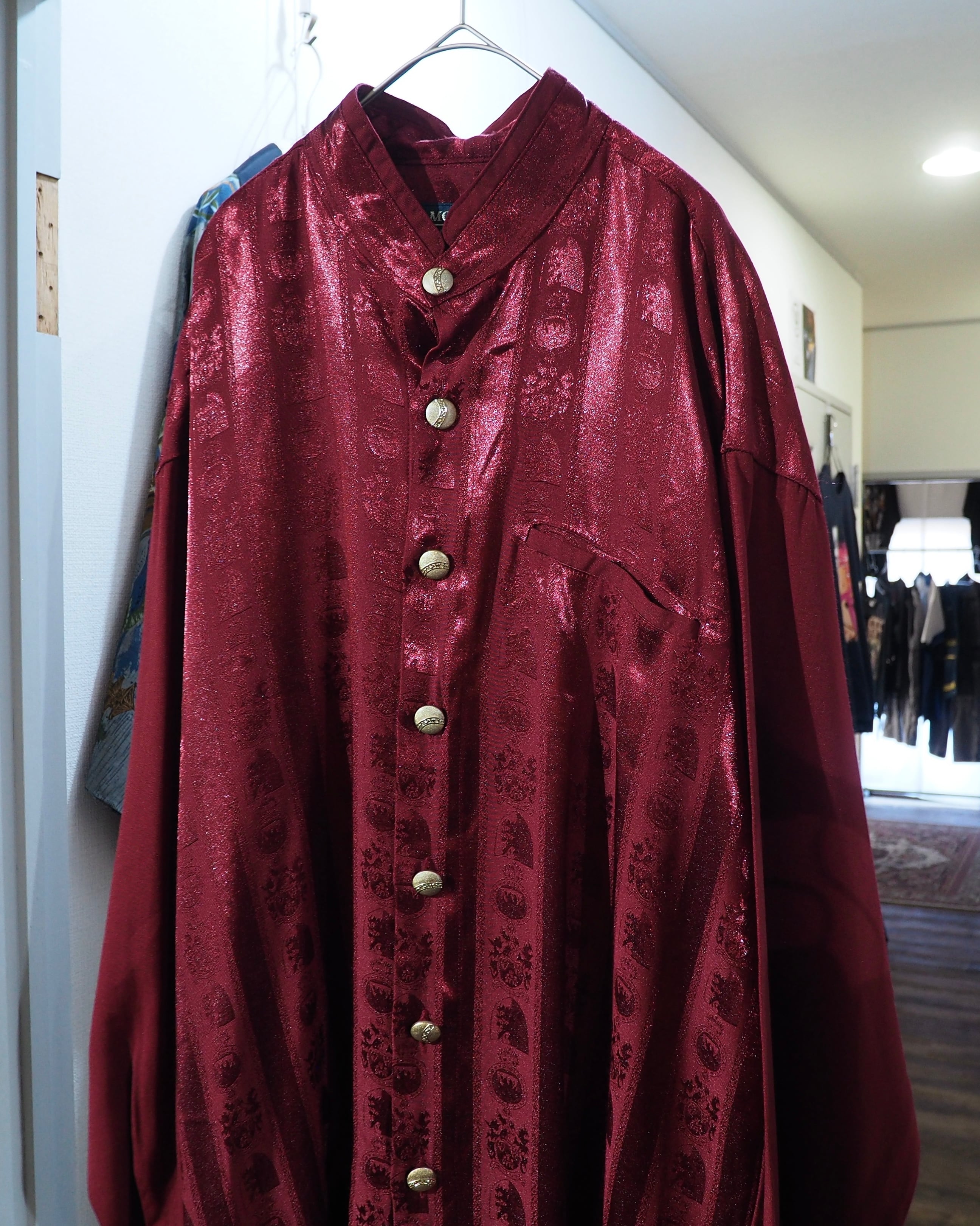 1990s Beautiful Dark Bordeaux × Gold Button Vintage Over silhouette No collar shirt