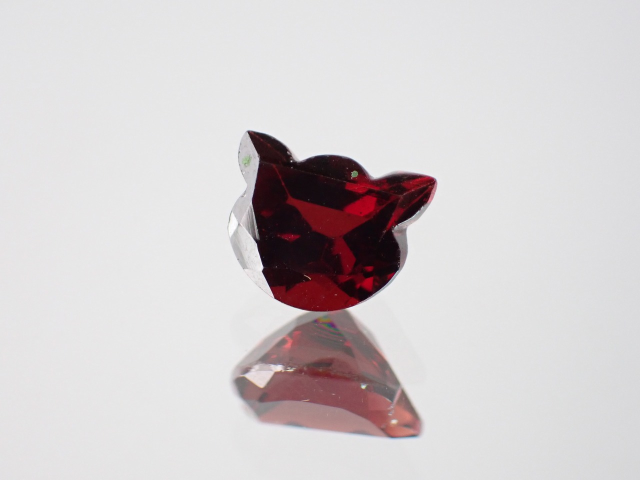 ガーネット（猫カット）　1.89ct　[C13‐601]