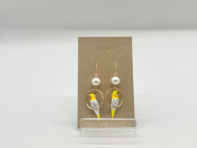 リング乗りオカメインコ（パイド）コットンパール付ピアス・イヤリング
