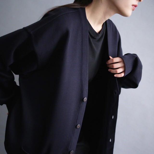 "刺繍" one point design and good button loose black cardigan