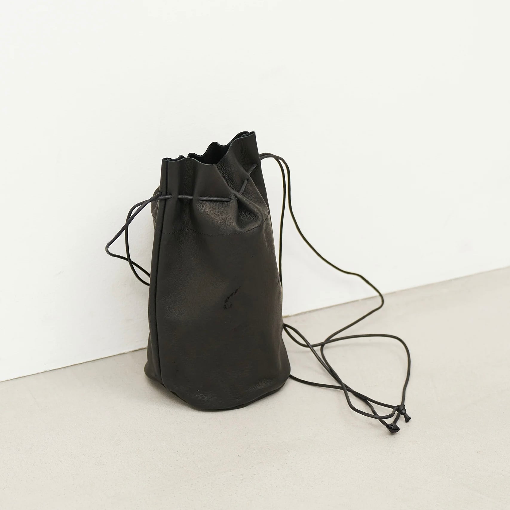 RENキャニスターボトルバッグ / ピッグレザーHALLIE(ブラック)