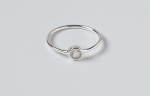 r082 SMALL RAINBOW MOONSTONE RING