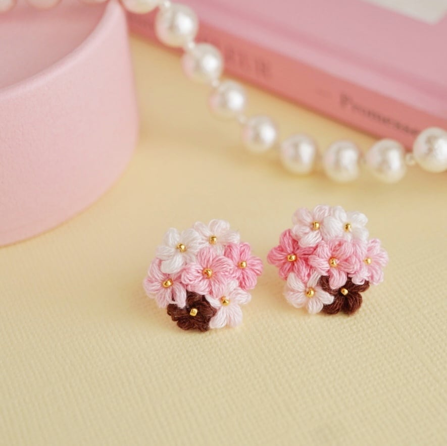 チョゴリピンクの花柄刺繍 日頃よりお世話になっている @onichan1717 様 配達時などバッタリお