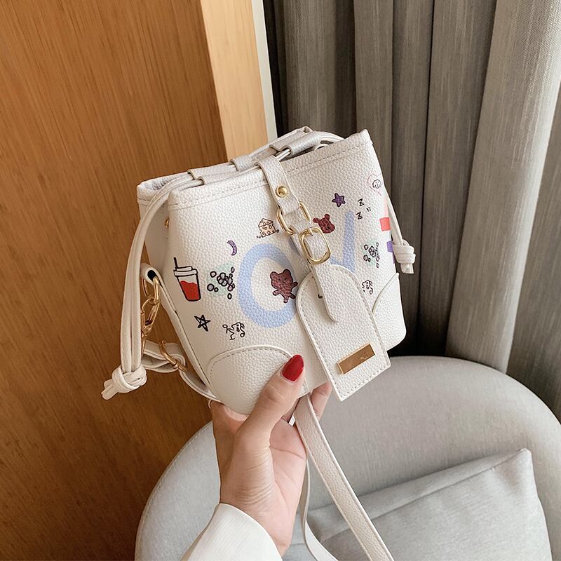 レディーススモールバッグ2020人気のニューウェーブサマーワイルドグラフィティショルダーメッセンジャーバッグウエスタンファッションバケットバッグ Tiancai_Wing_Bag1608929