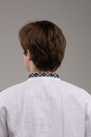 【男女兼用モデル】ウクライナ手刺繍ヴィシヴァンカ　半袖　フリーサイズ