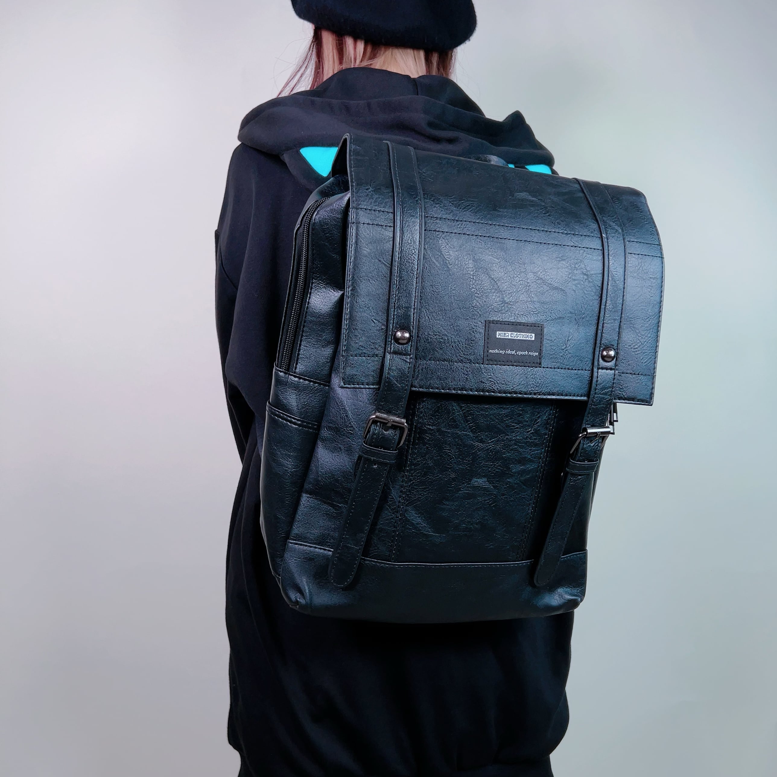 NieR 7POCKET PUレザー大容量BACKPACK