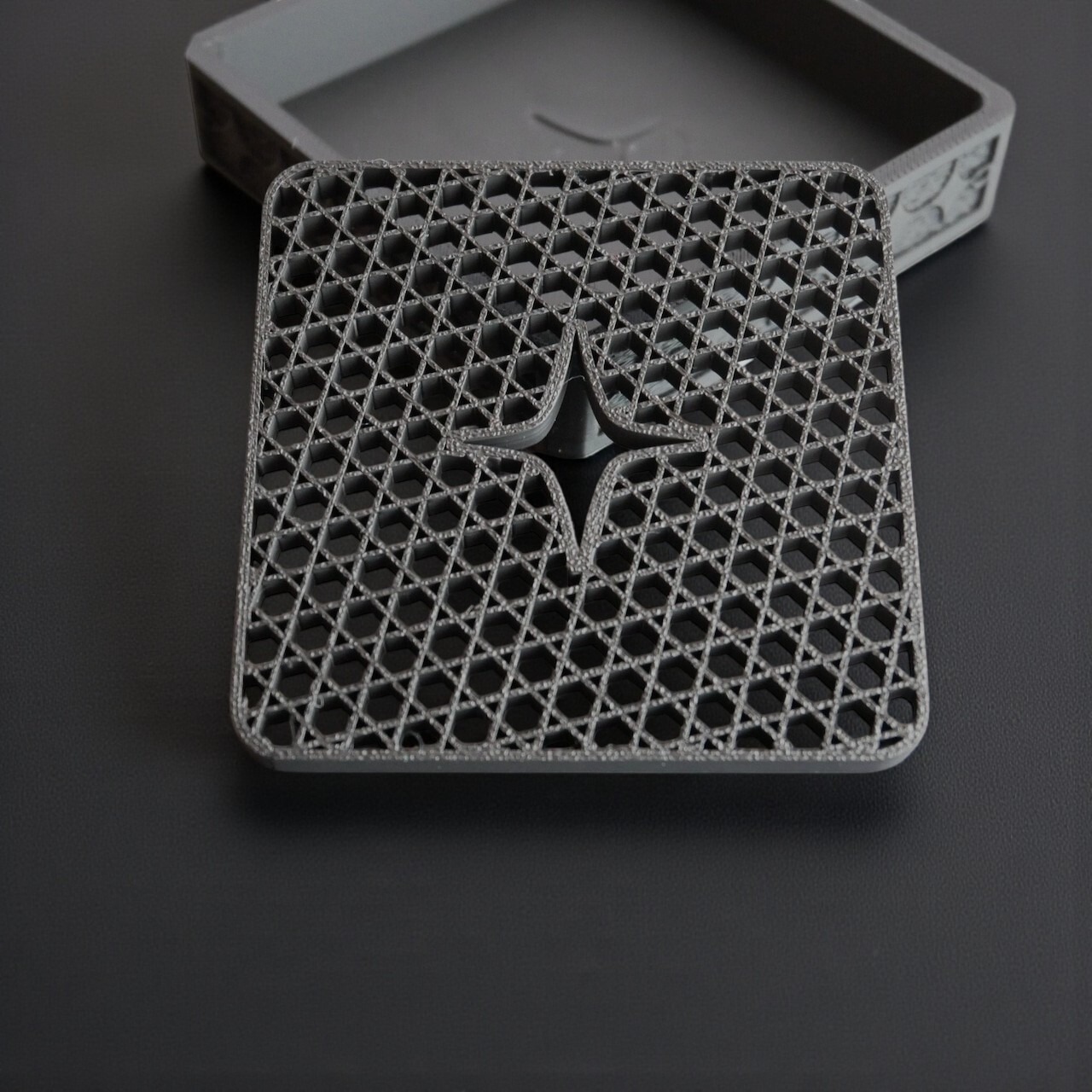 Stratam Grid Plate