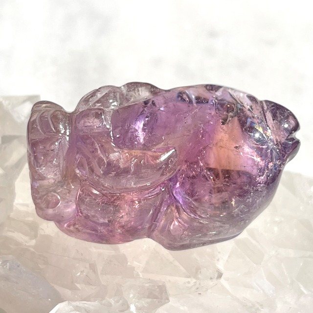【超美石】貔貅（ひきゅう）アメトリン（おしりに虹が出ます）　1021