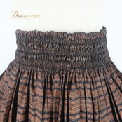 フラダンス 衣装 パウスカート ブラウン系 ハワイアンプリント エスニック柄 ボタニカル柄 ブラック系 茶 黒 ハワイアン レッスン 練習 フラ ダンス ダブル スカート おしゃれ 上品 大人っぽい かっこいい ふんわり グランジ加工 ボトムス ダンス衣装 ふんわりスカート フェス リゾートスタイル ハワイアンファッション エスニックスタイル かわいい フラシーン ステージ衣装