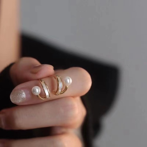 パールラインピアス