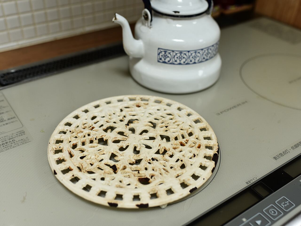 *売約済* 人気のアイアン トリベット / 鍋敷き 白 フレンチアンティーク