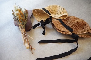 bonnet straw hat