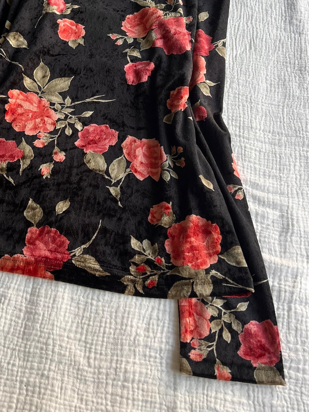 "TORNADO MART" Rose Velour Tops