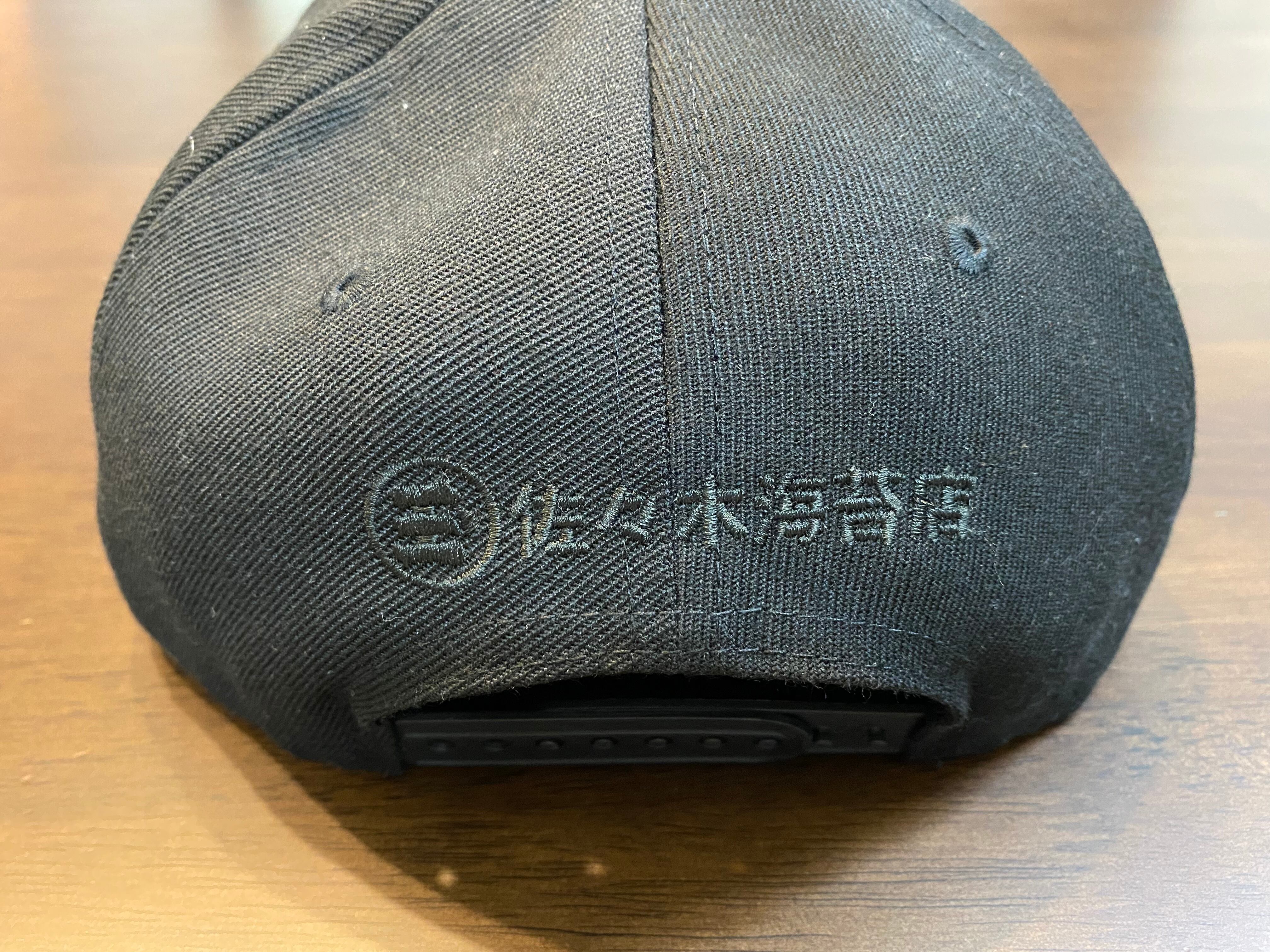 立体刺繍が眩しい フラットバイザーキャップ 【受注生産】 | marutama