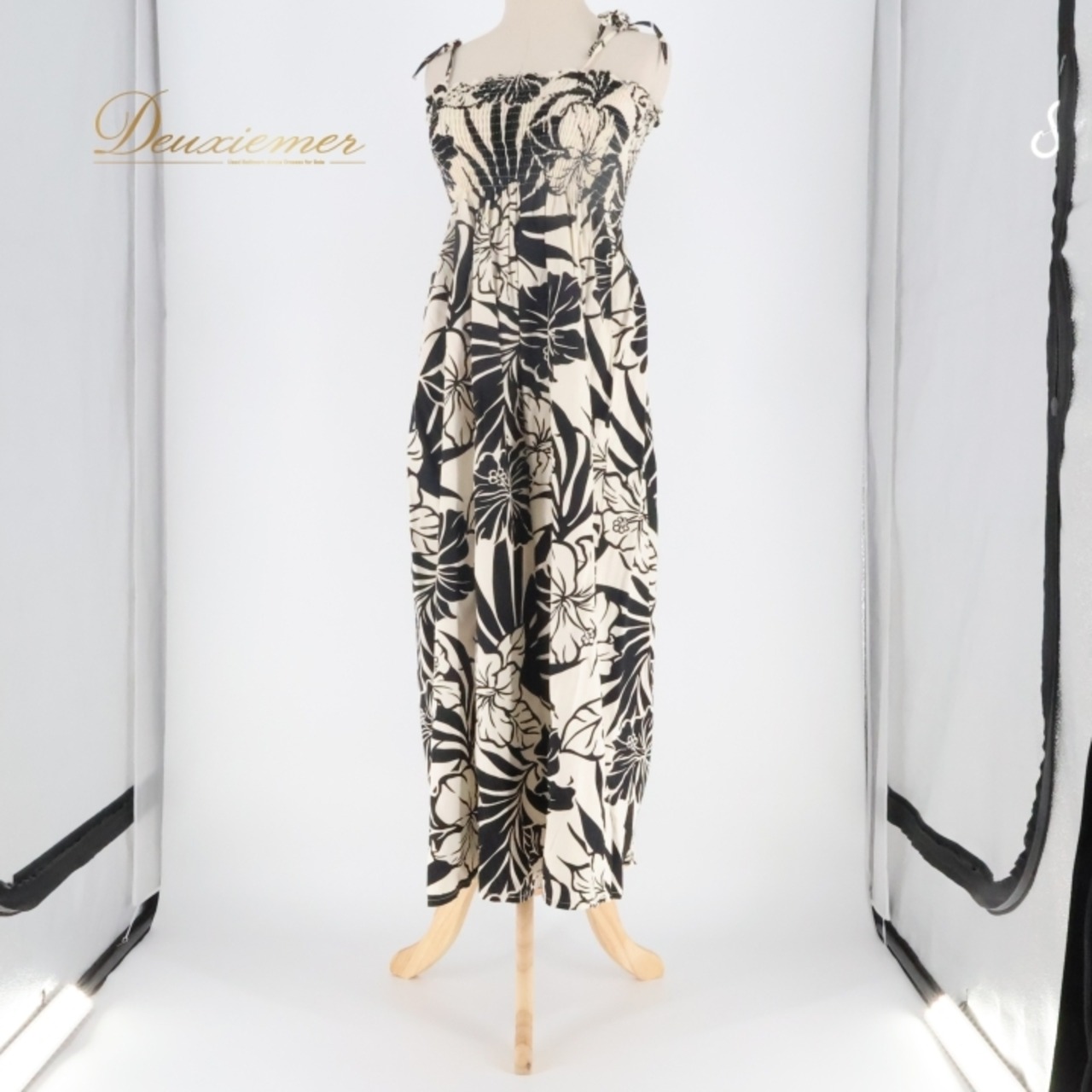 フラダンス 衣装 ワンピース ドレス smart design ホワイト系 ブラック系 ハワイ製 キャミソールワンピース モノトーン ハイビスカス柄 かわいい 華やか 上品 おしゃれ 白 黒 ハワイアン アロハ ハワイアンプリント フラ ダンス レッスン 練習