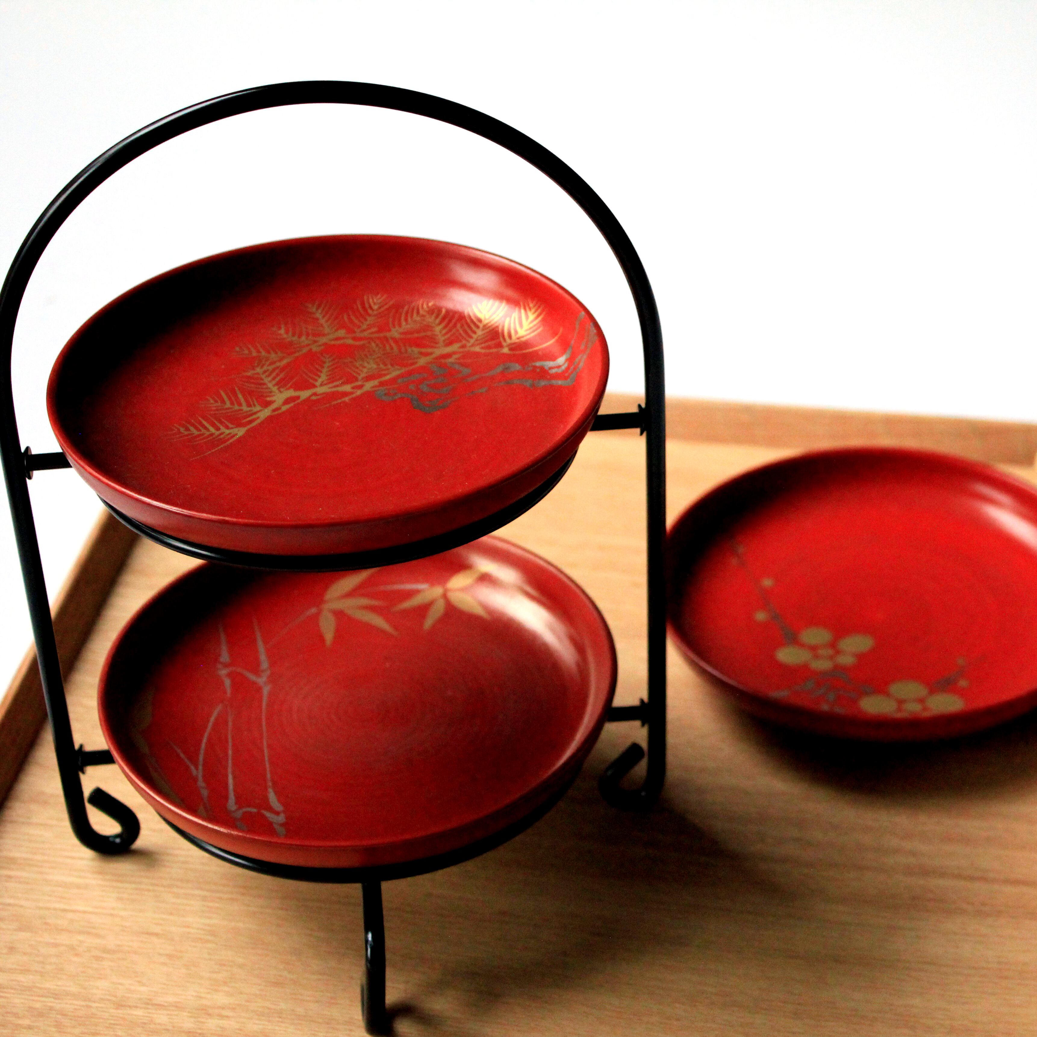 有田焼 松竹梅4寸皿 朱 | 芦屋貴兆陶家 online shop