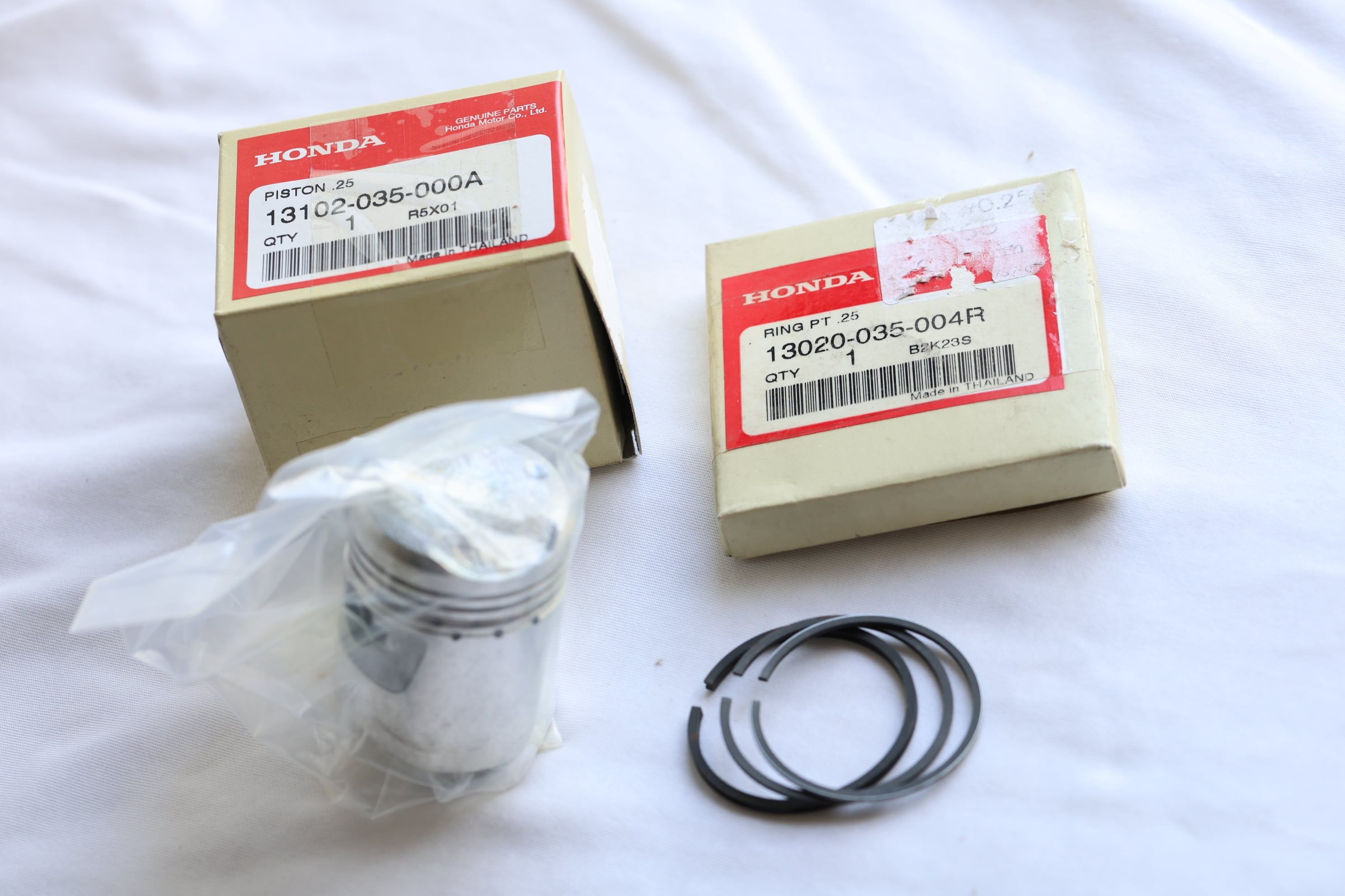 「C65 CS65 CD125K ピストンセット(+0.25) 純正部品」