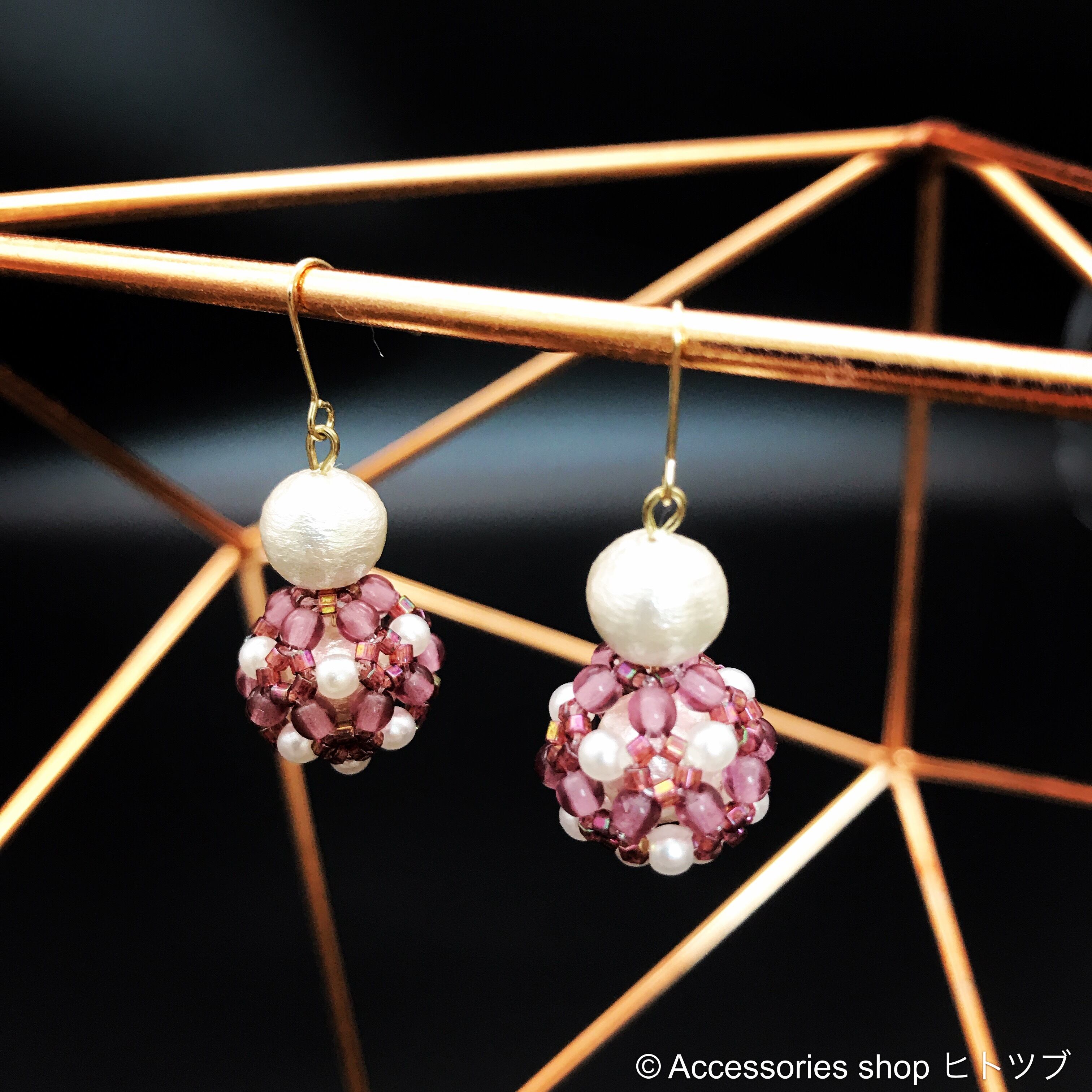 0040:ダークガーネットとコットンパールのピアス