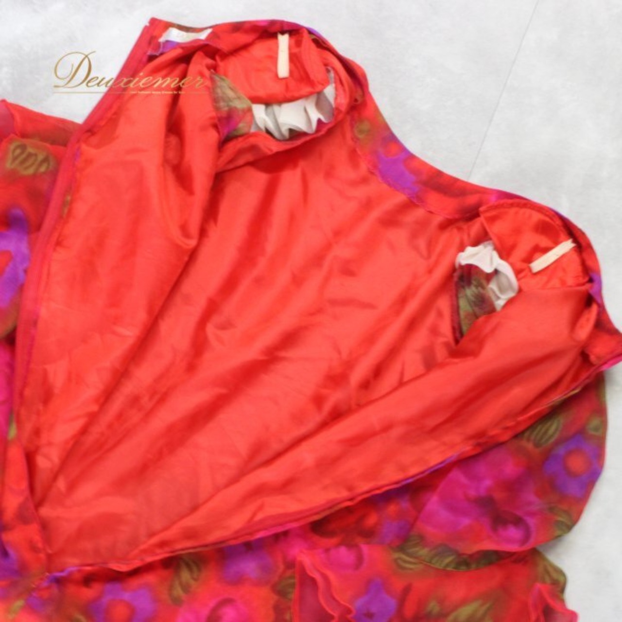 社交ダンス 衣装 スタンダード トップス レッスンウェア レディース U:NA レッド系 ピンク系 パープル系 赤 紫 華やか 派手 練習着 かわいい U:NA ユーナ 日本製 ブラウス風 トップス 袖フレア フリル袖 透け感 シースルー 薄手 軽やか レッスンウェア ダンス練習 競技 ダンスレッスン 発表会 衣装用 生地 ポリエステル フラワー柄 フェザー柄 リーフ柄 鮮やか カラフル 華やかデザイン カラーコーデ ダンス女子 ダンサー フェミニン エレガント 上品 赤系ピンク系パープル系