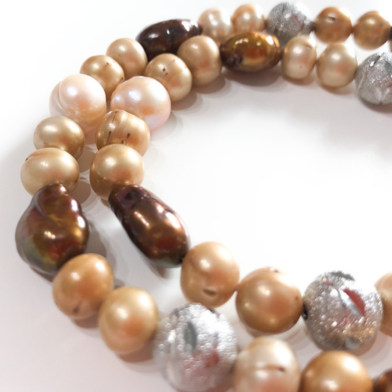 おしゃれを楽しむ女性に！ 淡水ニュアンスマルチカラーネックレス ne1105