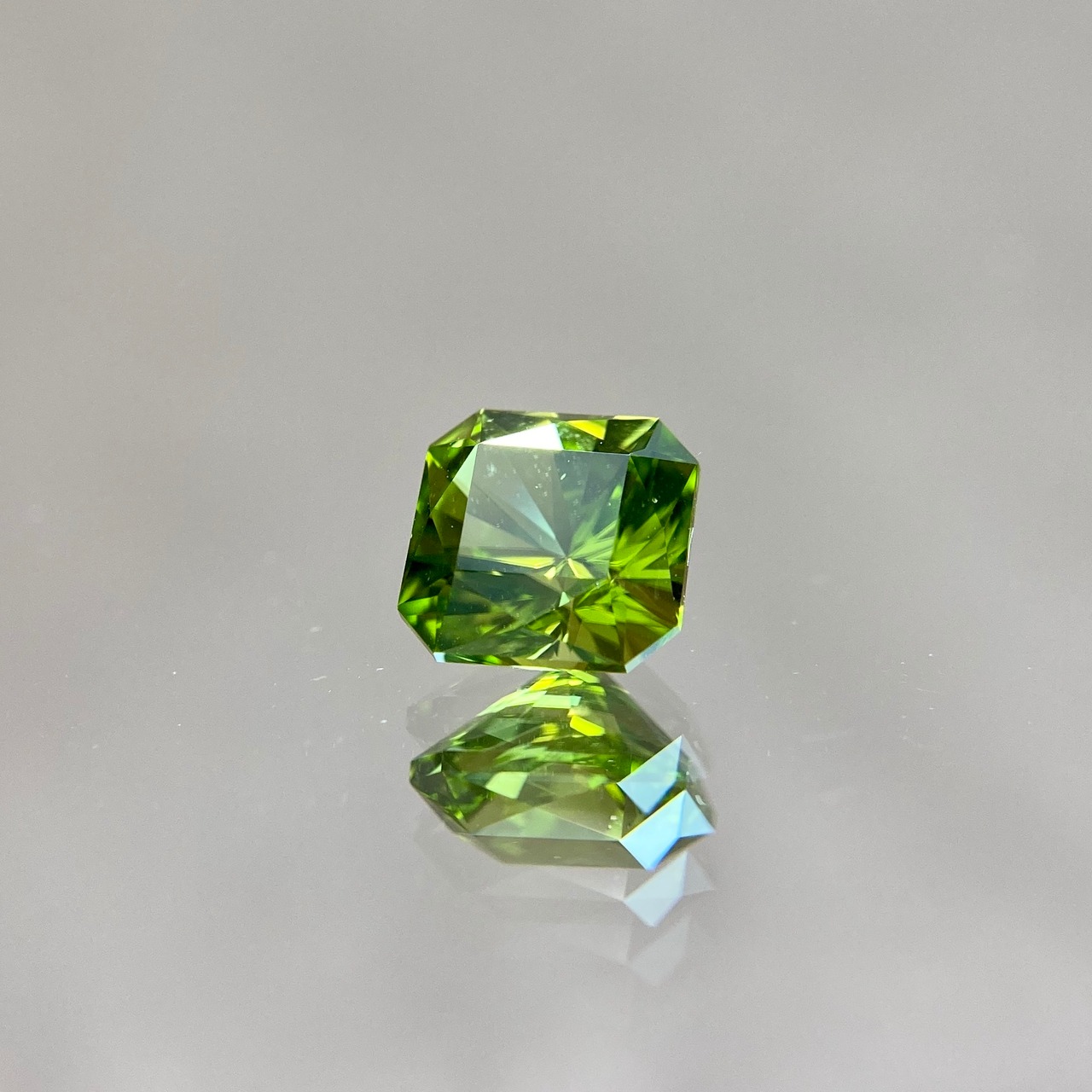 ペリドット 1.443ct 黄緑色 簡易ソーティング付き