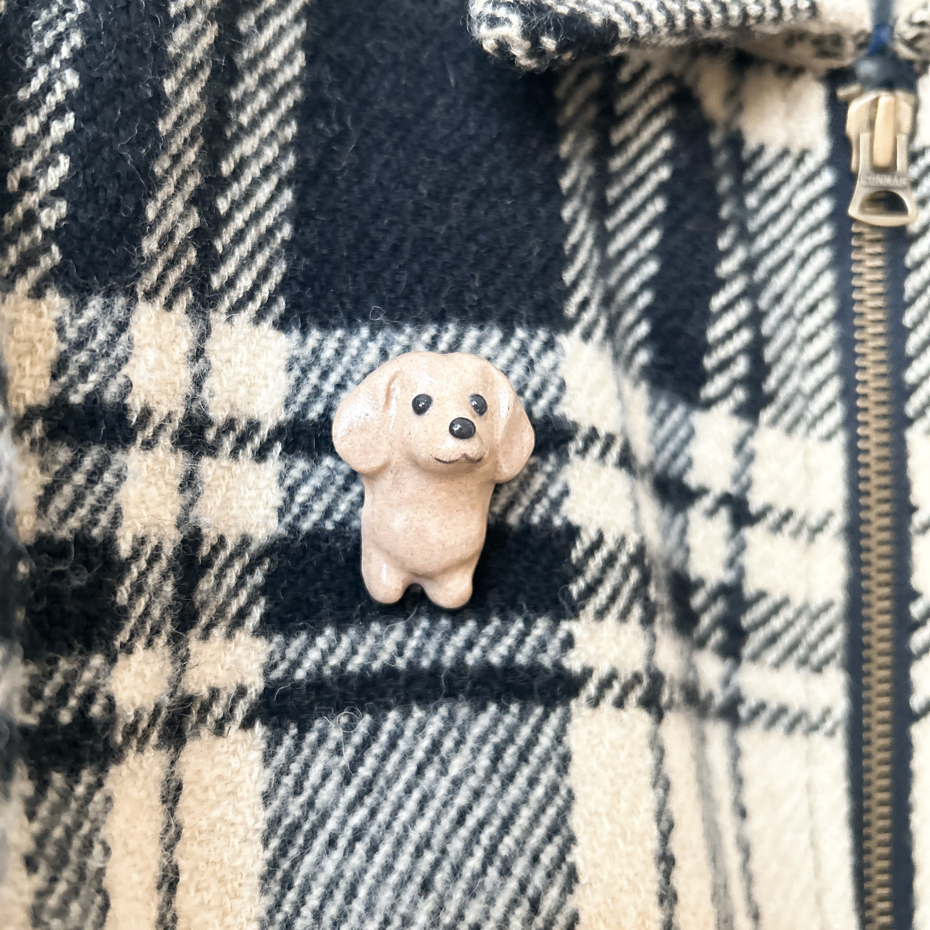 ダックスのブローチ(薄茶色)