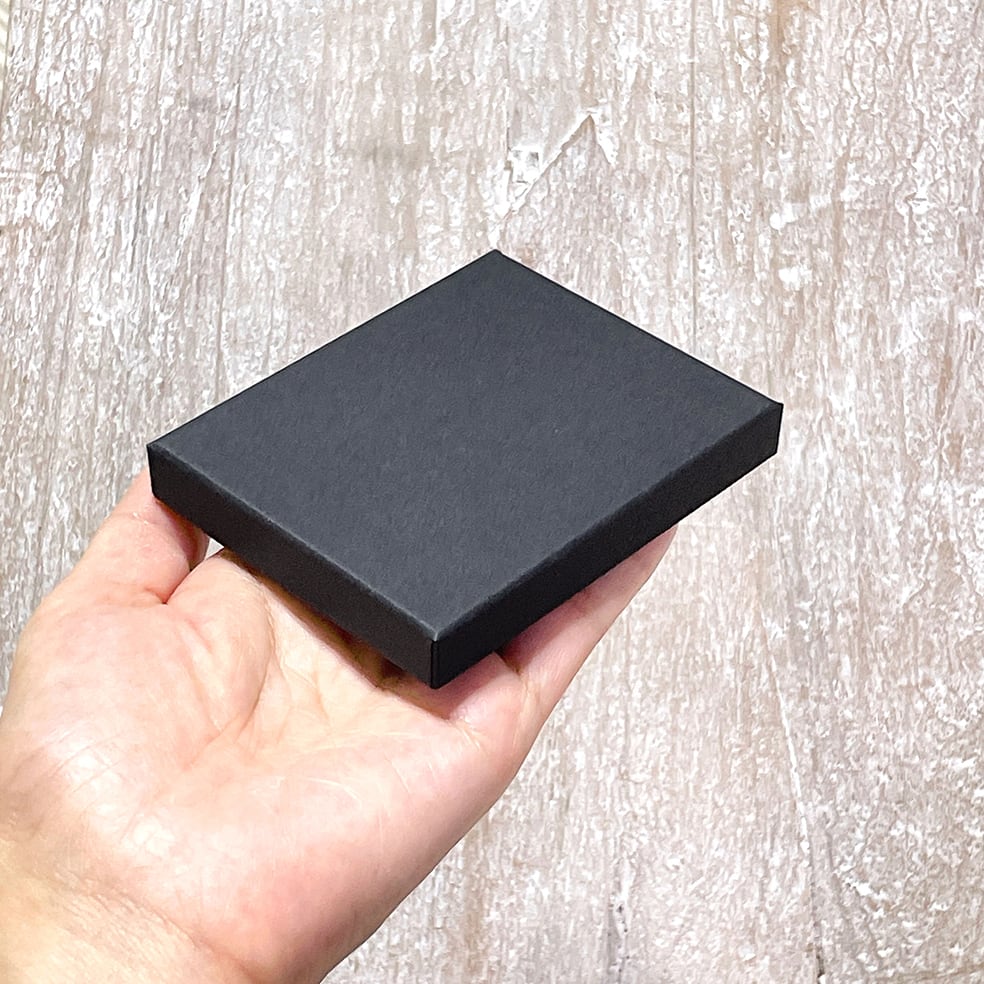 めちゃ薄！ギフトボックス 薄型 貼り箱 M（綿・薄紙付） 90×73×13mm