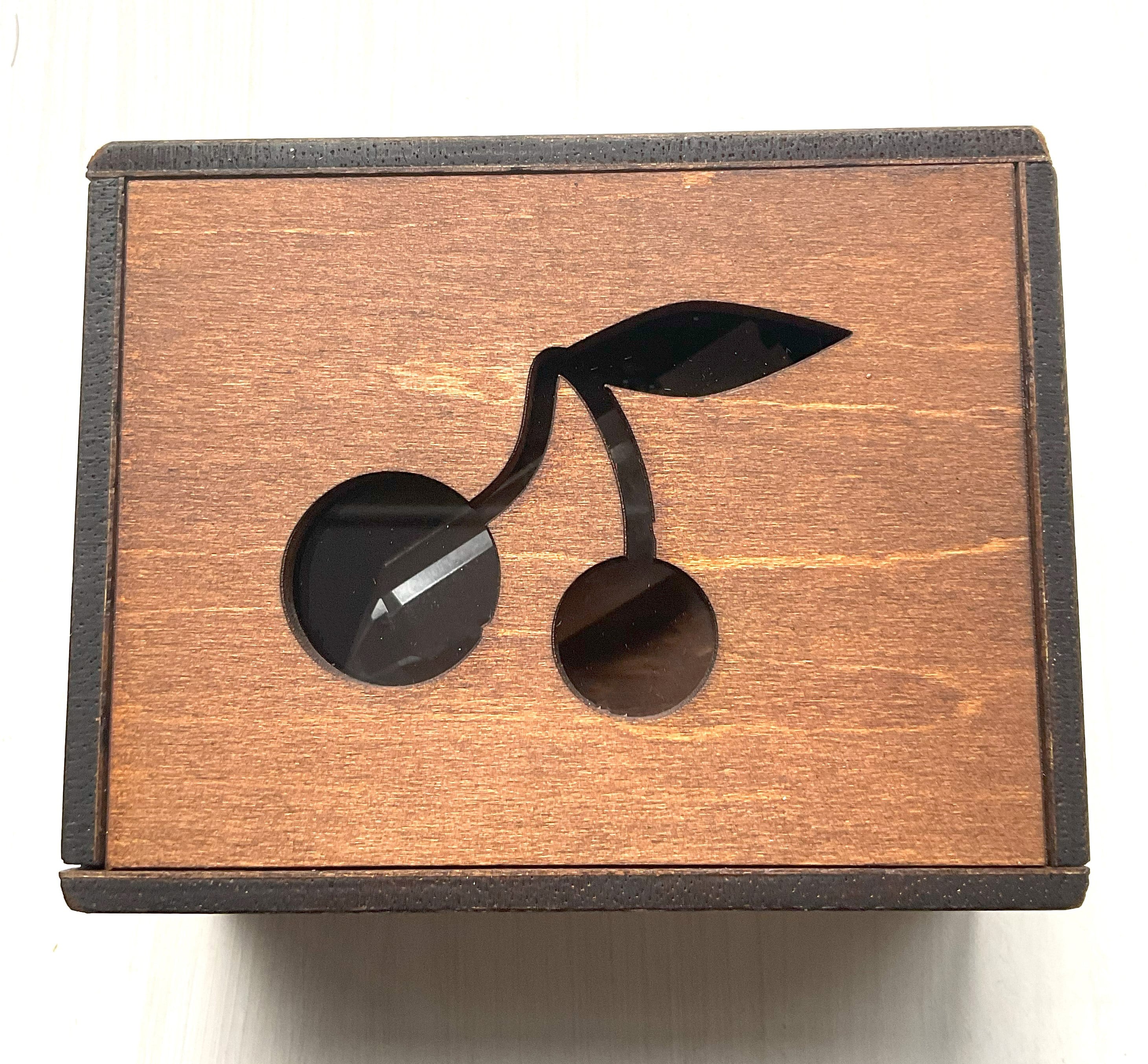 さくらんぼ：木箱】okajima-hutari oak color標本箱 アクセサリー