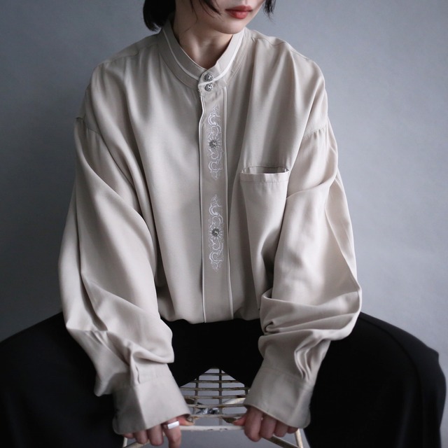”刺繍” fry-front minimal design over size band-collar shirt