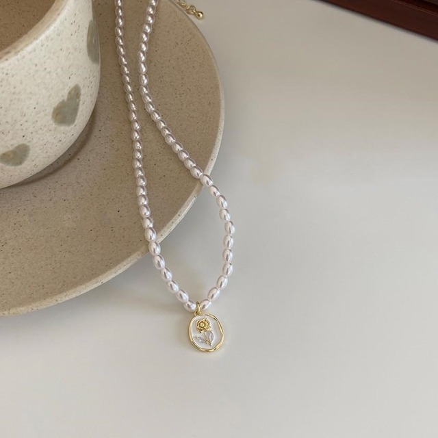 retro rose pearl necklace